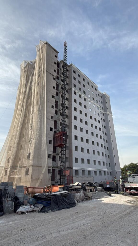 Obra do Modena MBigucci em Maio 2026