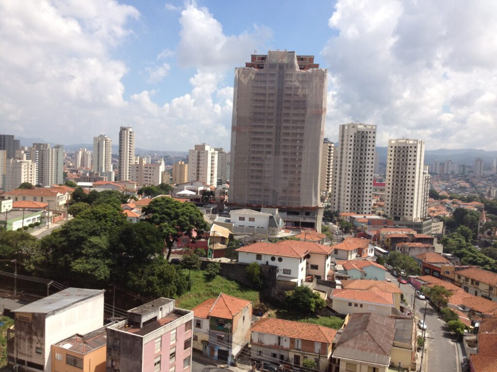 Tour pelo bairro Santa Teresinha: Conheça os arredores do seu novo lar