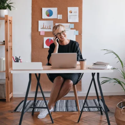 Como transformar um quarto extra em um home office produtivo e estiloso