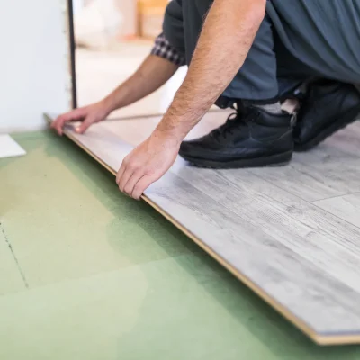 Piso laminado, vinílico ou porcelanato: qual aquece mais?
